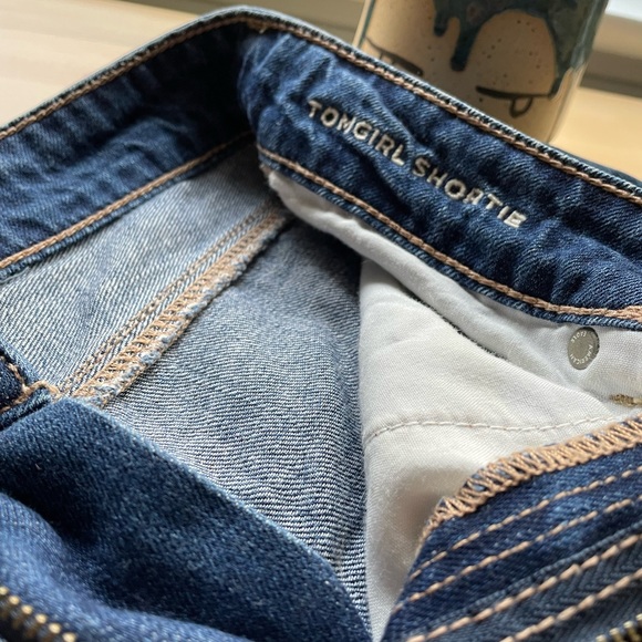 SOLD: AE Tomgirl Shortie Jean Shorts - Picture 8 of 9